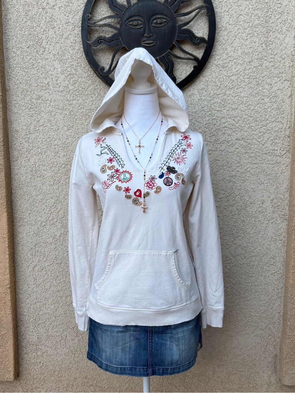 Y2K Lucky Brand Contrast Stitch Embroidered Design Hoodie Indie Kidcore